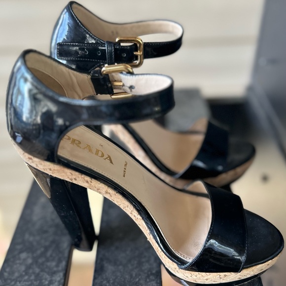 Prada heels - Picture 1 of 8